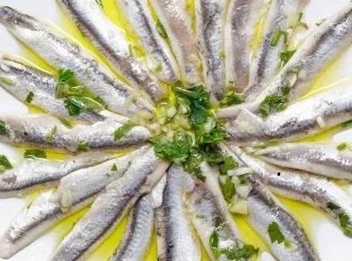 Маринована сардина с босилек